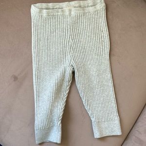 3/$15 Oshkosh B’gosh Grey ribbed leggings. 12 mos. $4 if bundled